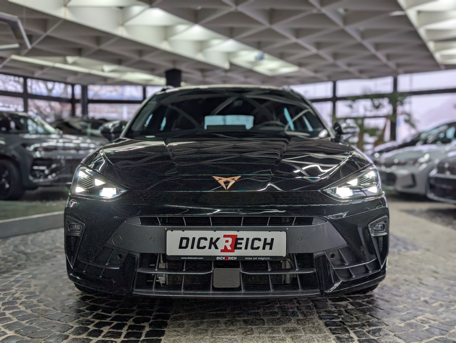 Fahrzeugabbildung CUPRA Leon 1.5 e-Hybrid PLUG-IN LED INTELIG-DRIVE EDGE