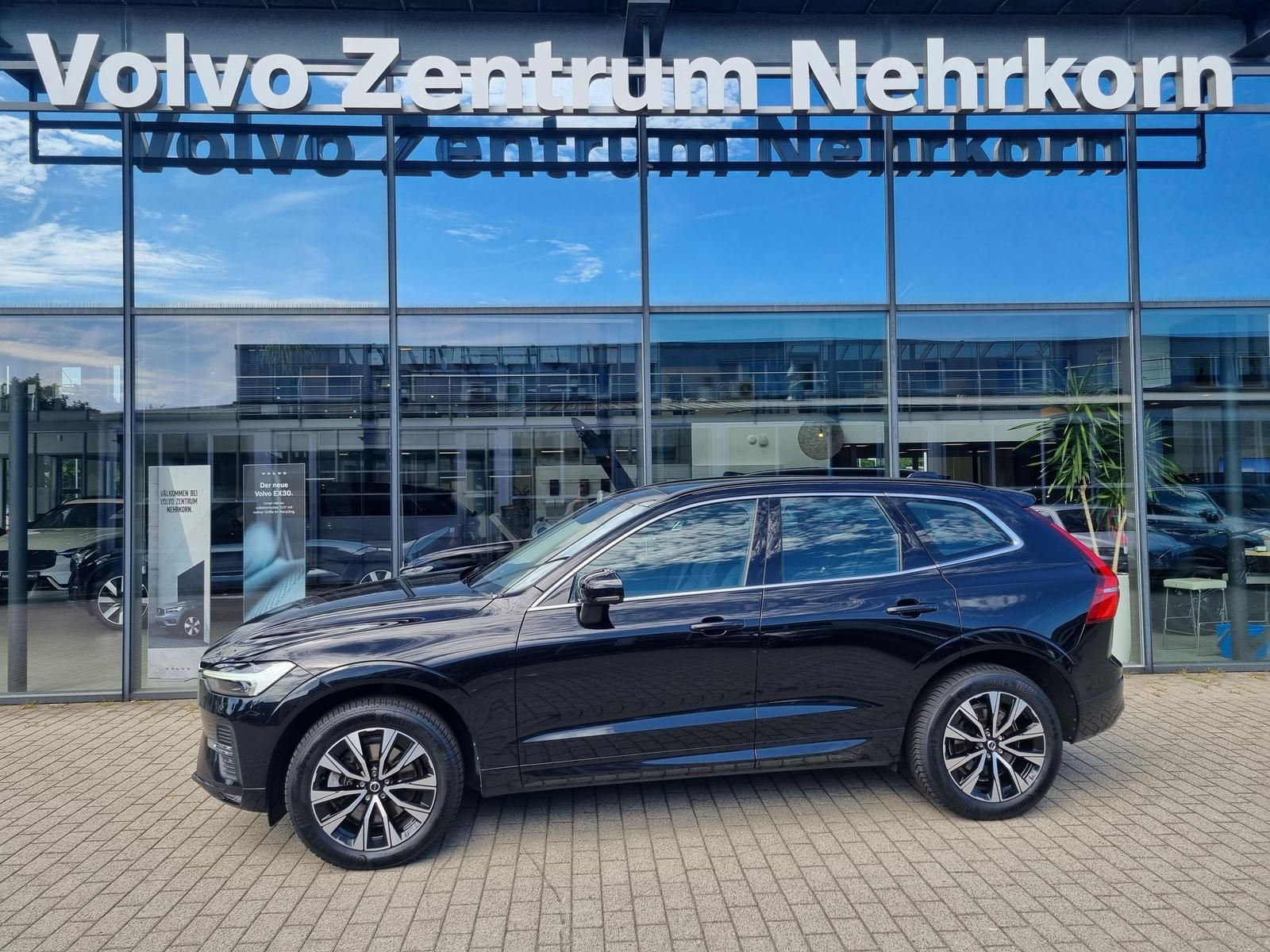 Fahrzeugabbildung Volvo XC60 B4 D Core 'Ganzjahresreifen, Google Maps'