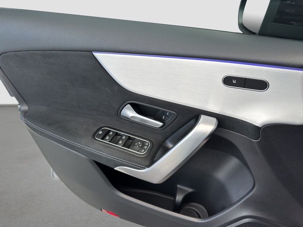 Fahrzeugabbildung Mercedes-Benz A 200 Kompaktlimousine AMG*Night*LED*SpH*PDC*RFK