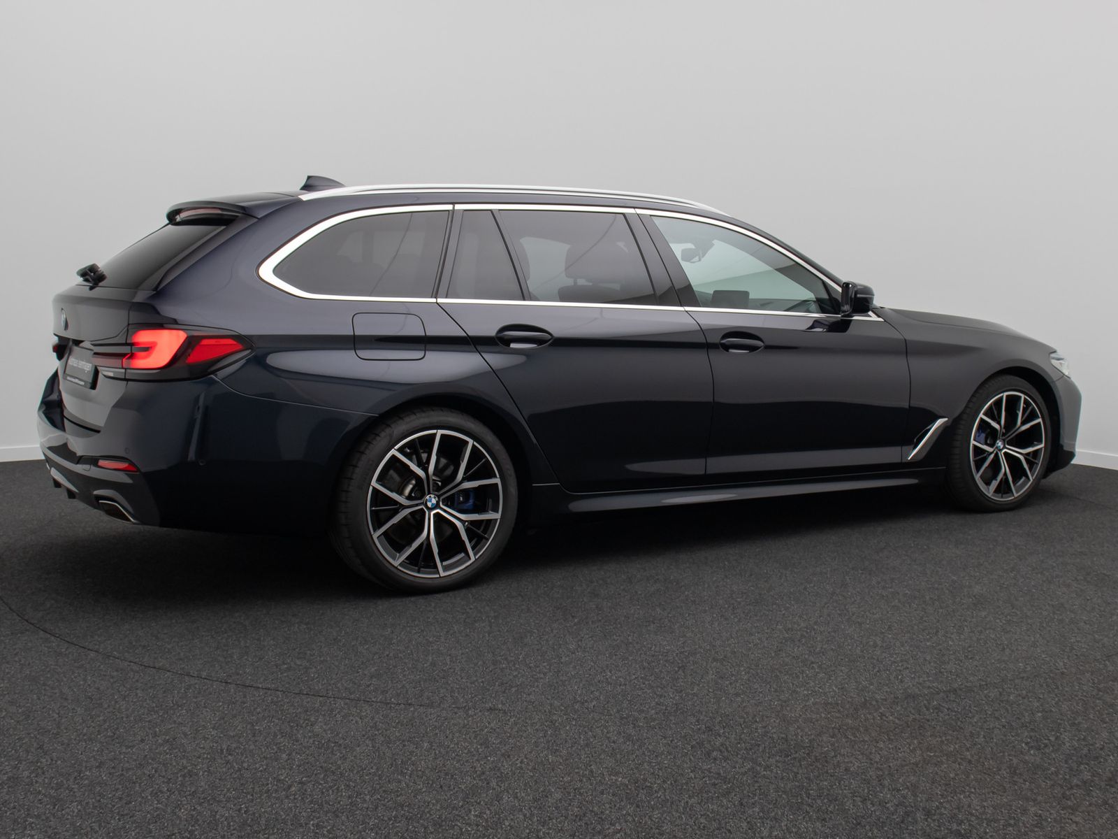 Fahrzeugabbildung BMW 530d M Sport Laser 4xKlima Panorama DAB HUD 19"