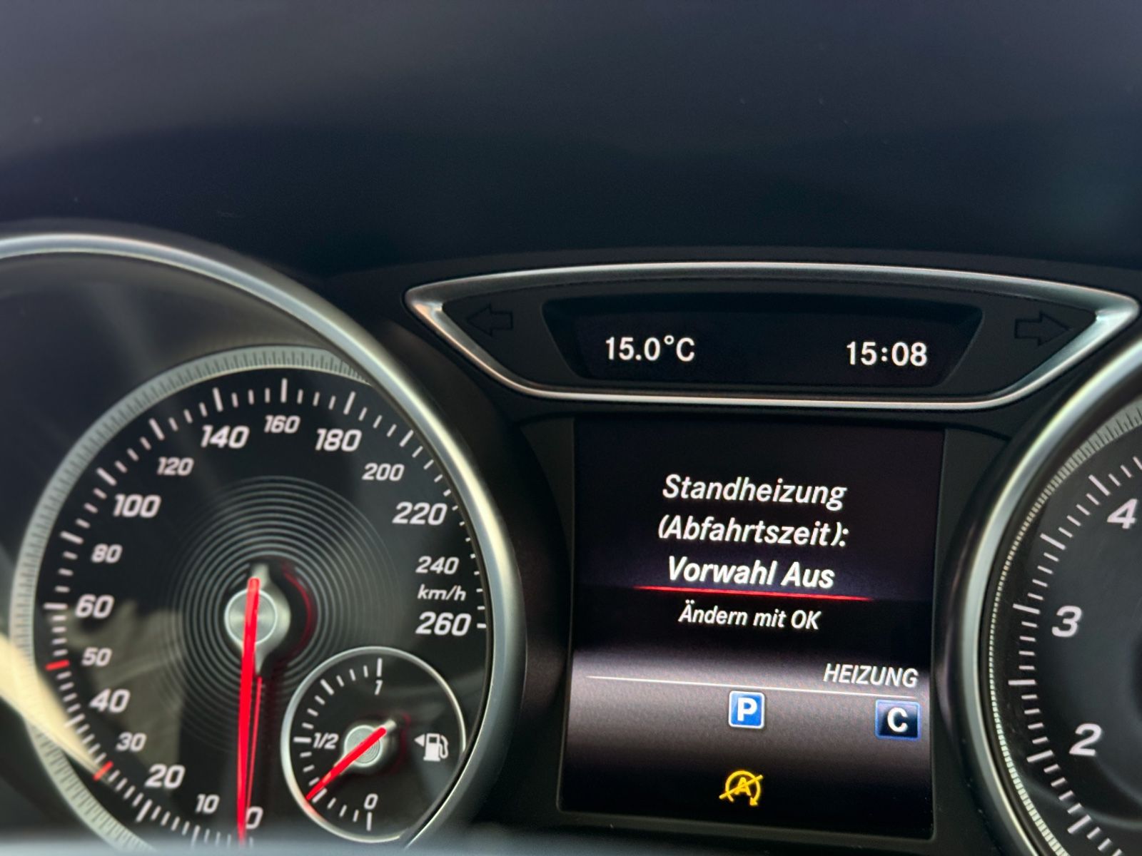 Mercedes-Benz GLA 180 Urban STANDHEIZUNG PANORAMA LED foto 7