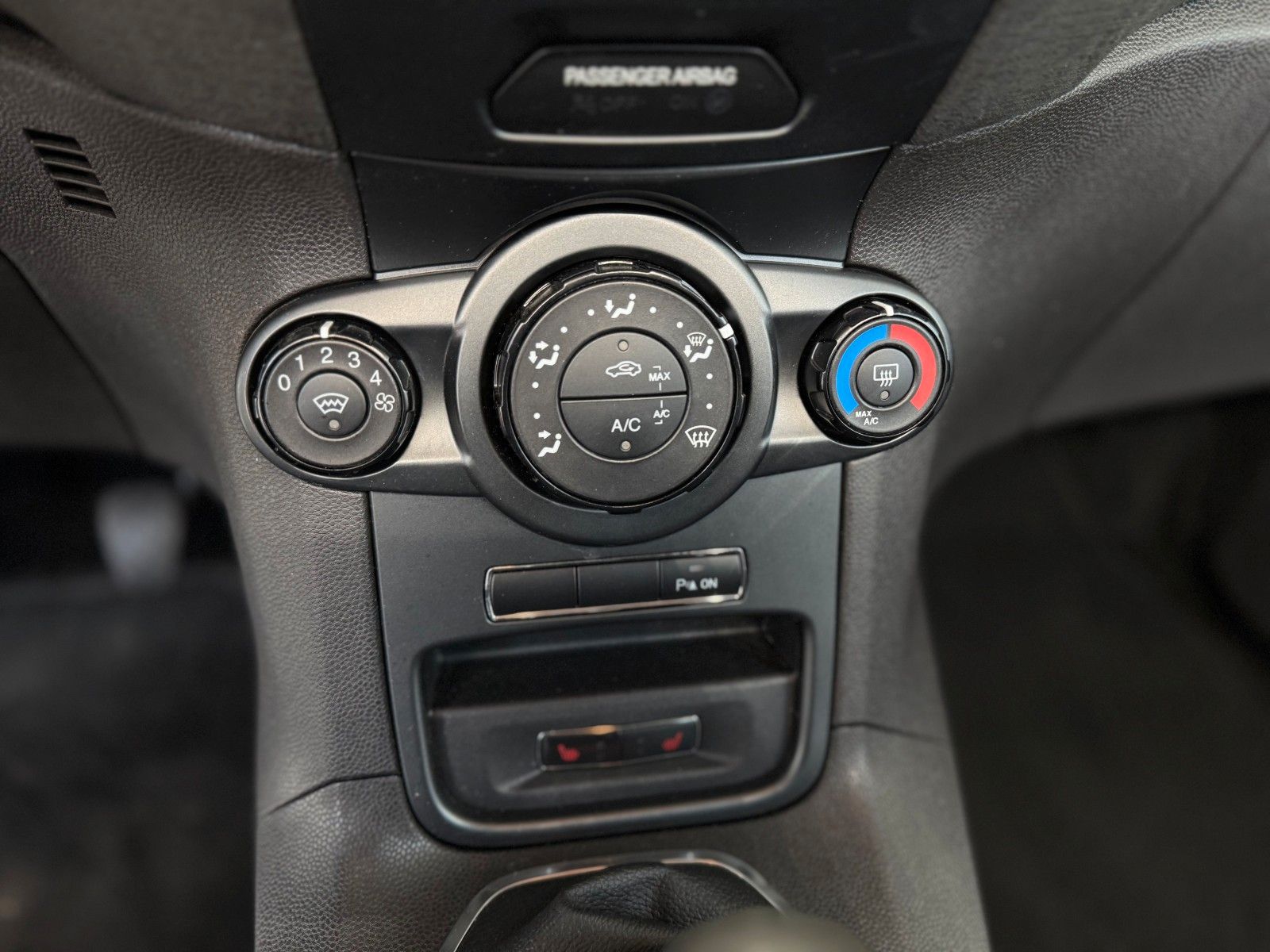 Fahrzeugabbildung Ford Fiesta 1.25 SYNC Edition  "GARANTIE Klima PDC"