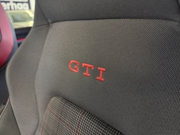 Fotografie des VW Golf VIII 2,0l TSI DSG GTI