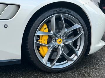 2018 Ferrari GTC4LUSSO — миниатюра 18