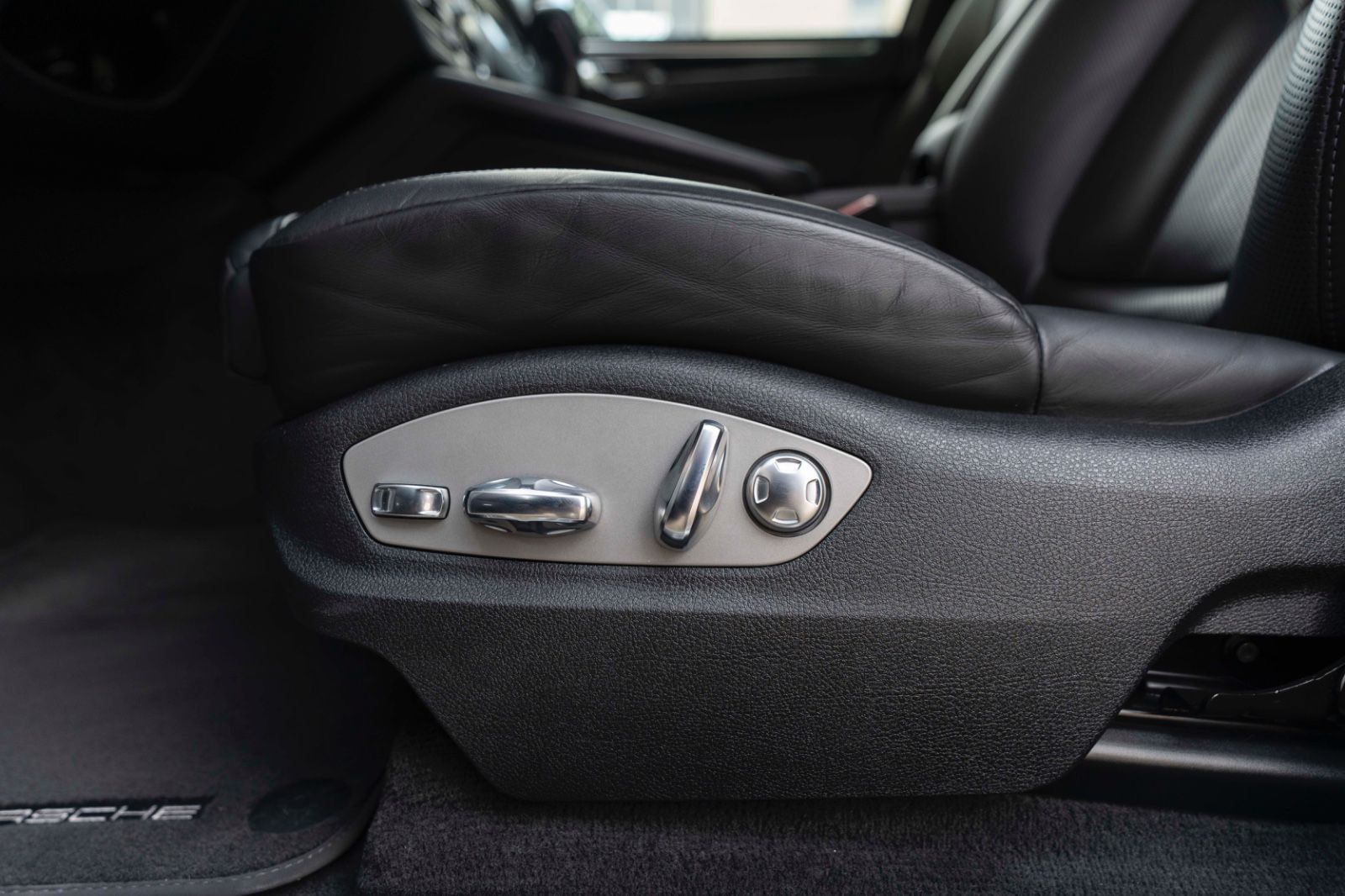 Fahrzeugabbildung Porsche Macan S BOSE PASM 360° PANO LED CARPLAY ACC