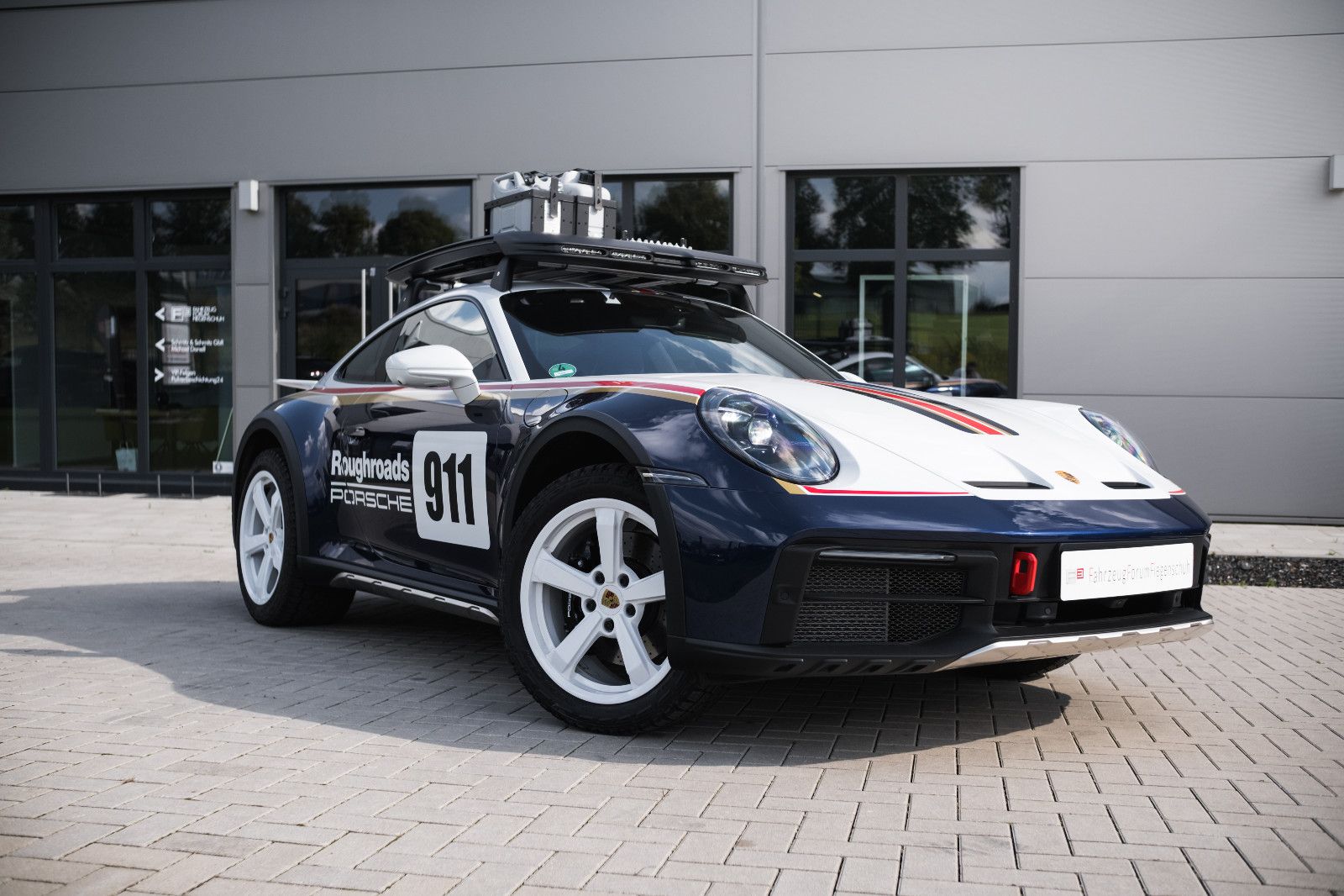 Fahrzeugabbildung Porsche 911/992 Dakar RallyeDesign, 18-Wege,Dachgepäck