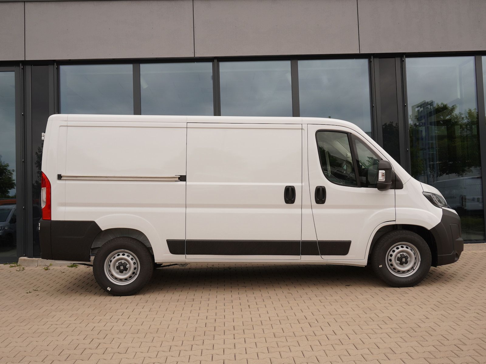 Fiat Ducato 35 L2H1 AT/10-Zoll Navi + Klimaautomatik imagem 3