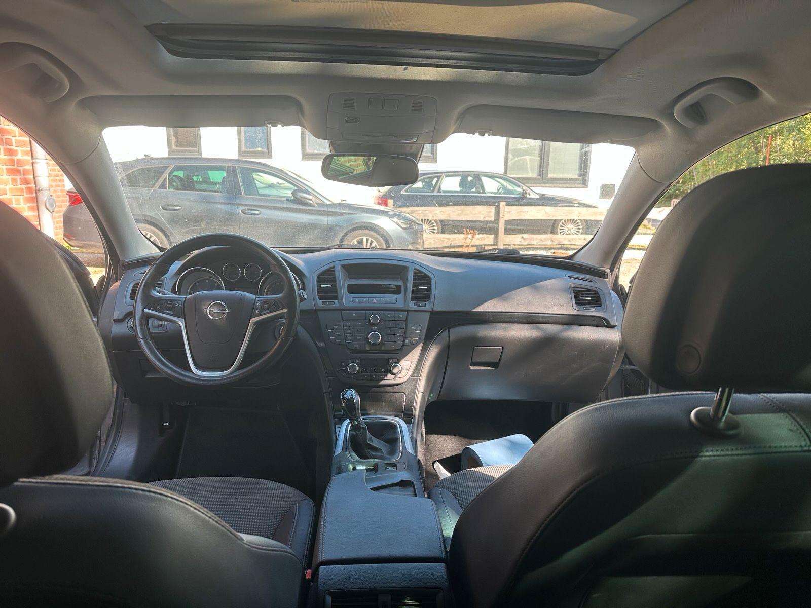 Opel Insignia 2010 — interior