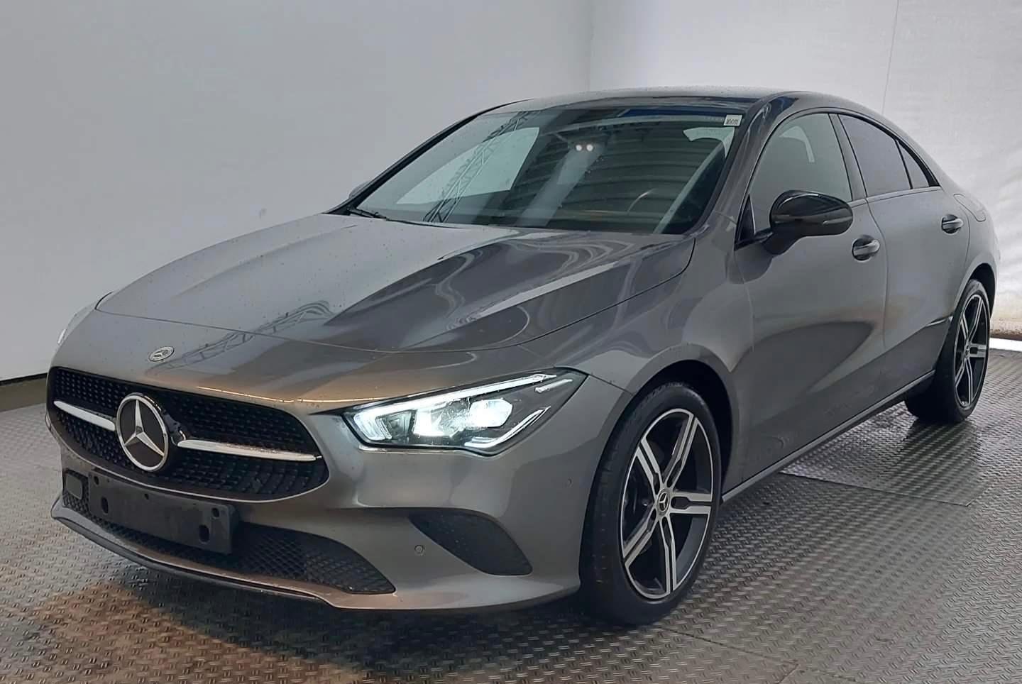 Mercedes-Benz CLA 200 Coupe 7G-DCT-SPORTSITZE-AMBIENTE-LEDER-