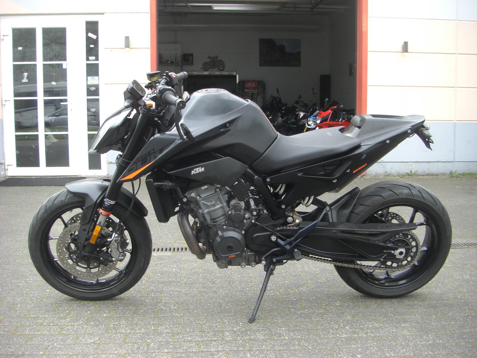 KTM DUKE 890  ABS AKRAPOVIC   1. HAND 3500 KM