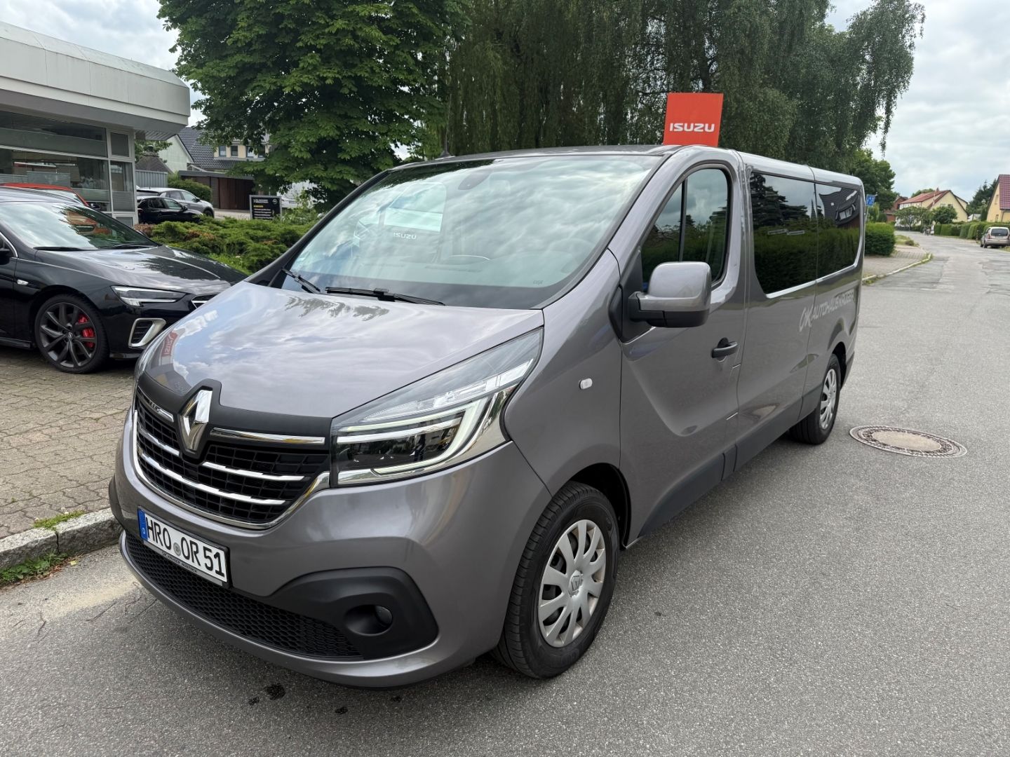 Fahrzeugabbildung Renault Trafic Life L2H1 - 9 Sitze + Rückfahrkamera