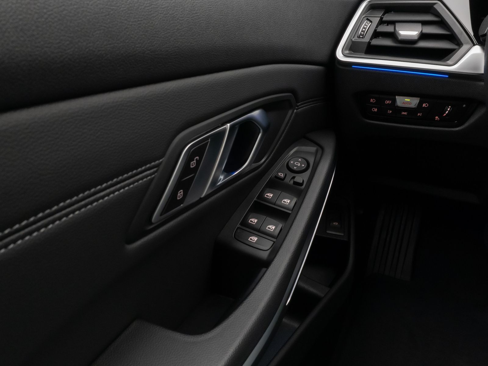 Fahrzeugabbildung BMW 320d Sport Line DAB HiFi PDC Geschwindigkeitsreg