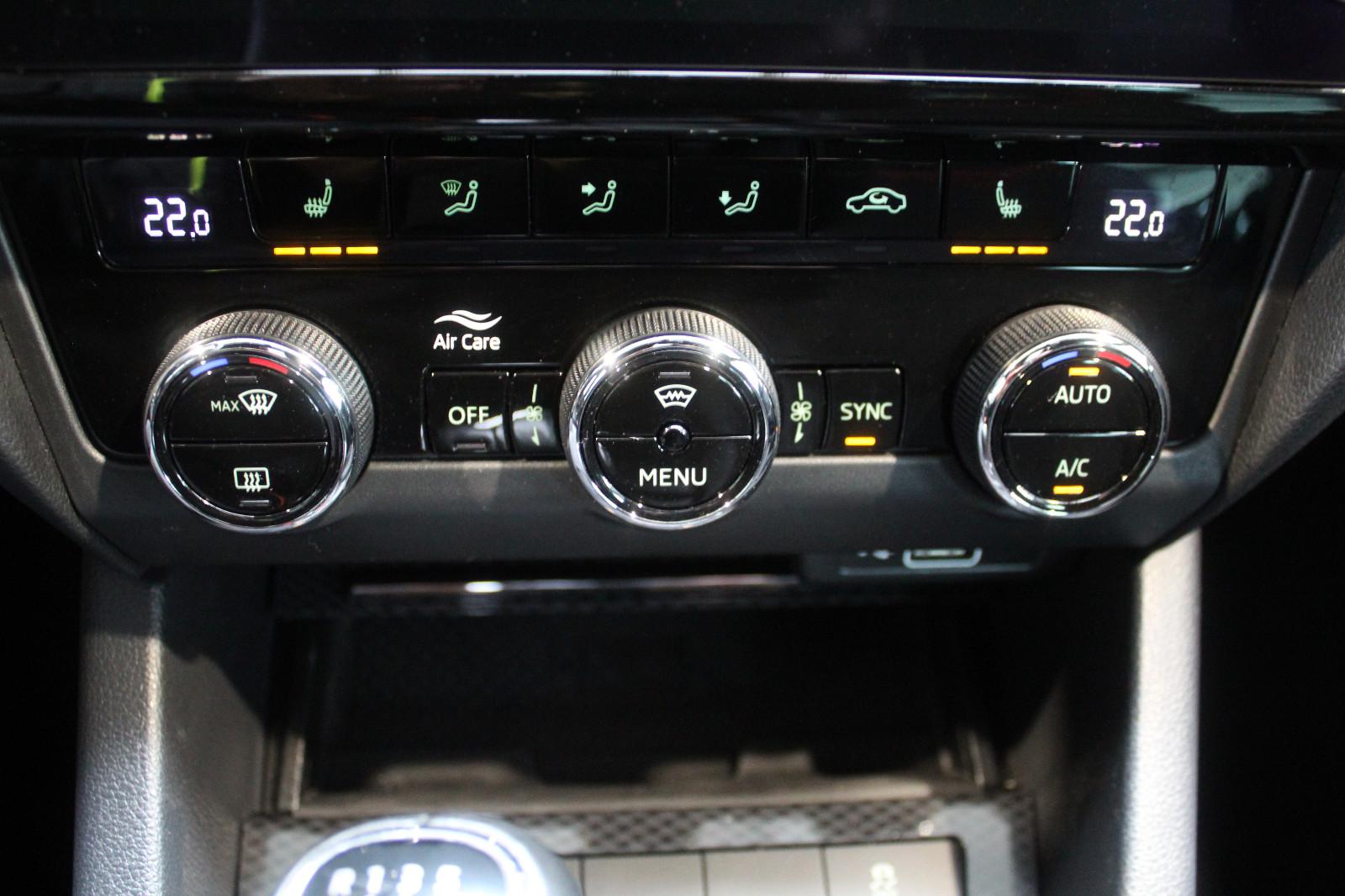 Skoda Octavia Combi 2.0 TSI RS (AHK, Business Paket)