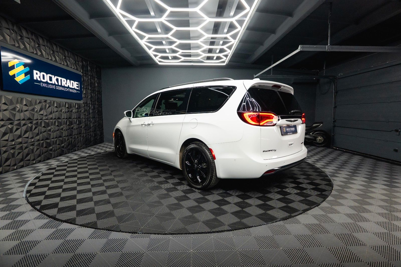 Fahrzeugabbildung Chrysler Pacifica 3.6 V6 LIMITED Night *Pano*CarPlay*ACC