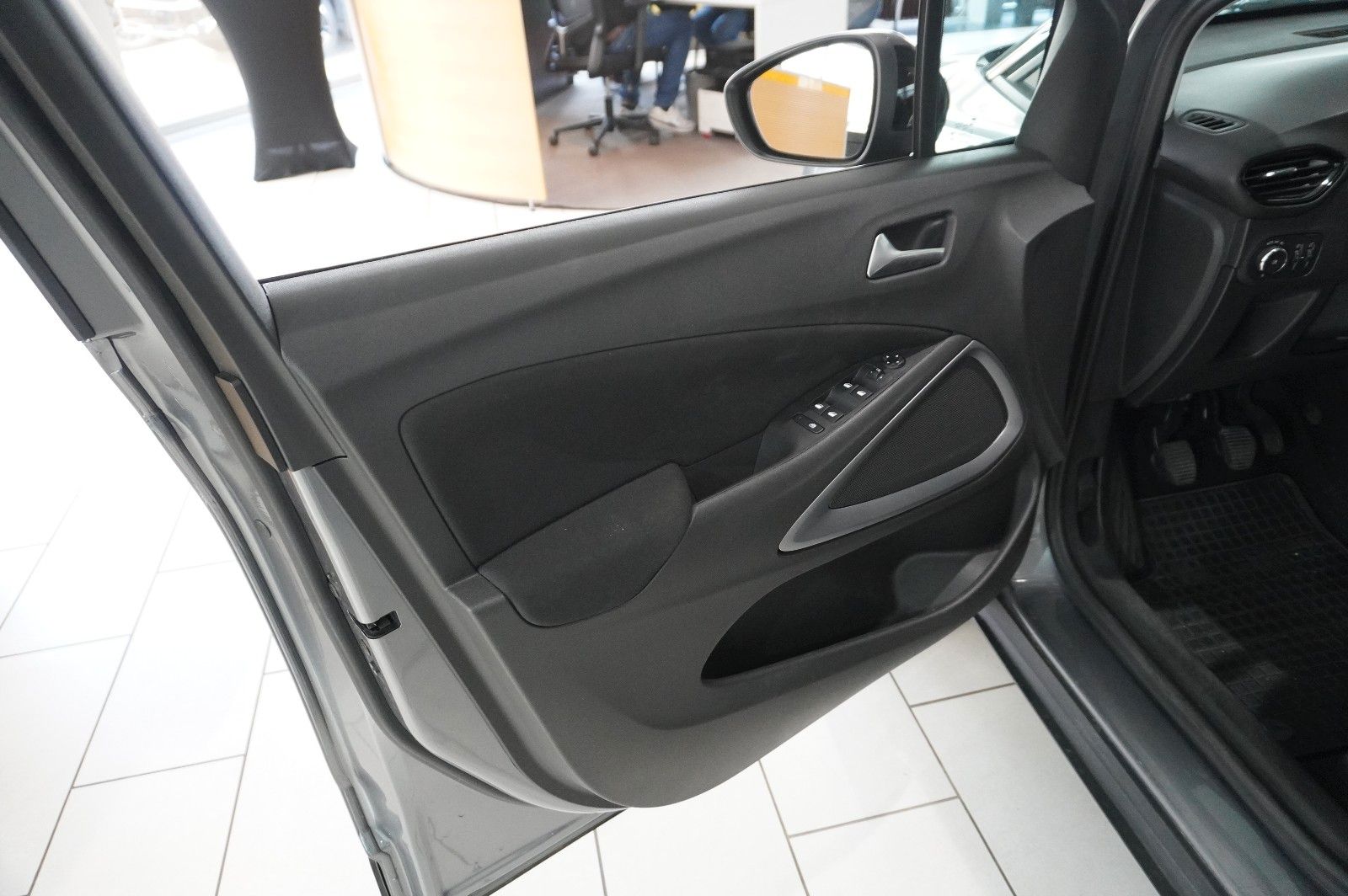 Fahrzeugabbildung Opel Crossland (X) 1.2 EDITION NAVI/LED/SHZ/PDC/TEMP.