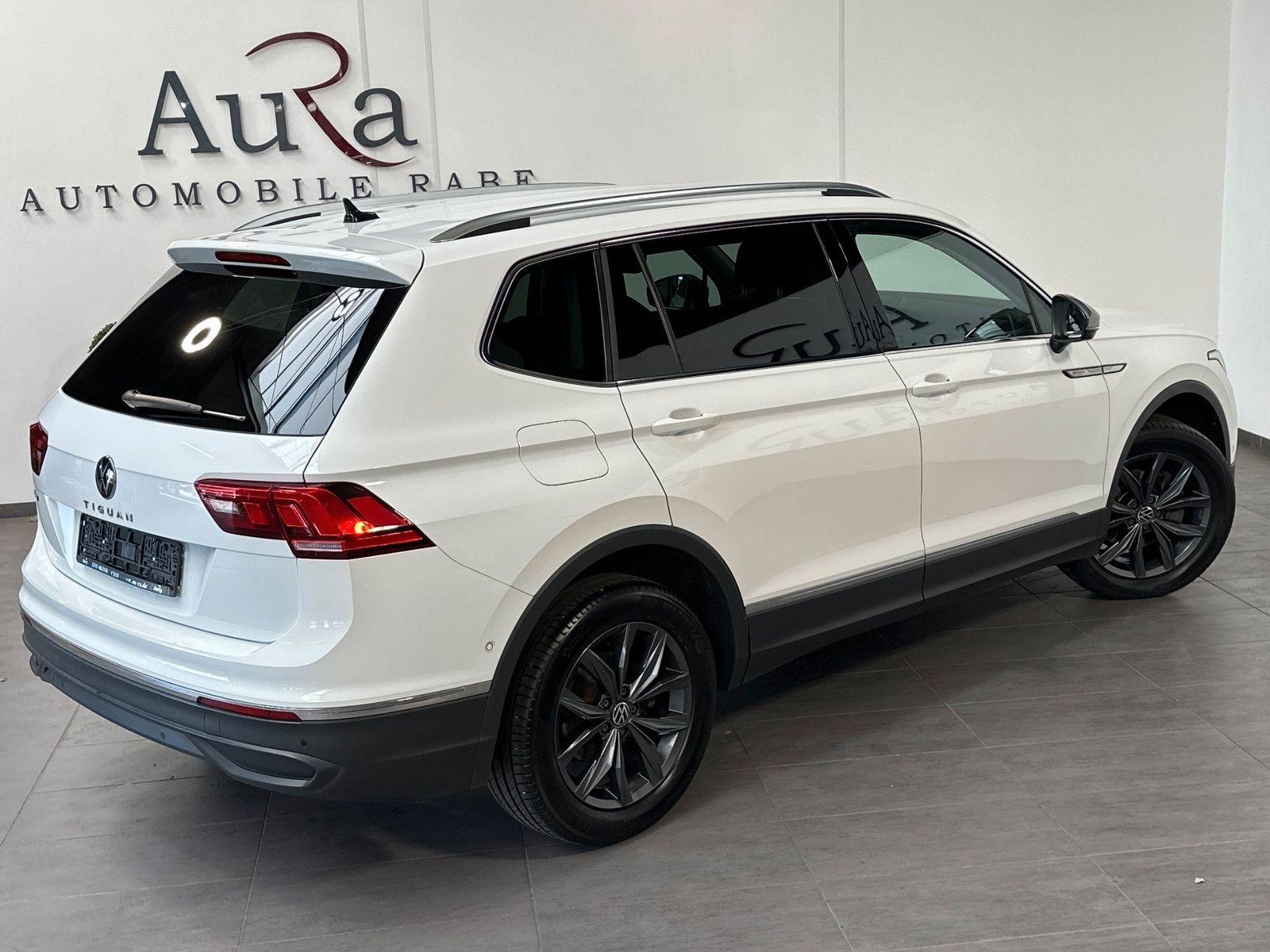 Fahrzeugabbildung Volkswagen Tiguan Allspace 2.0 TDI DSG Life NAV+LED+AHK
