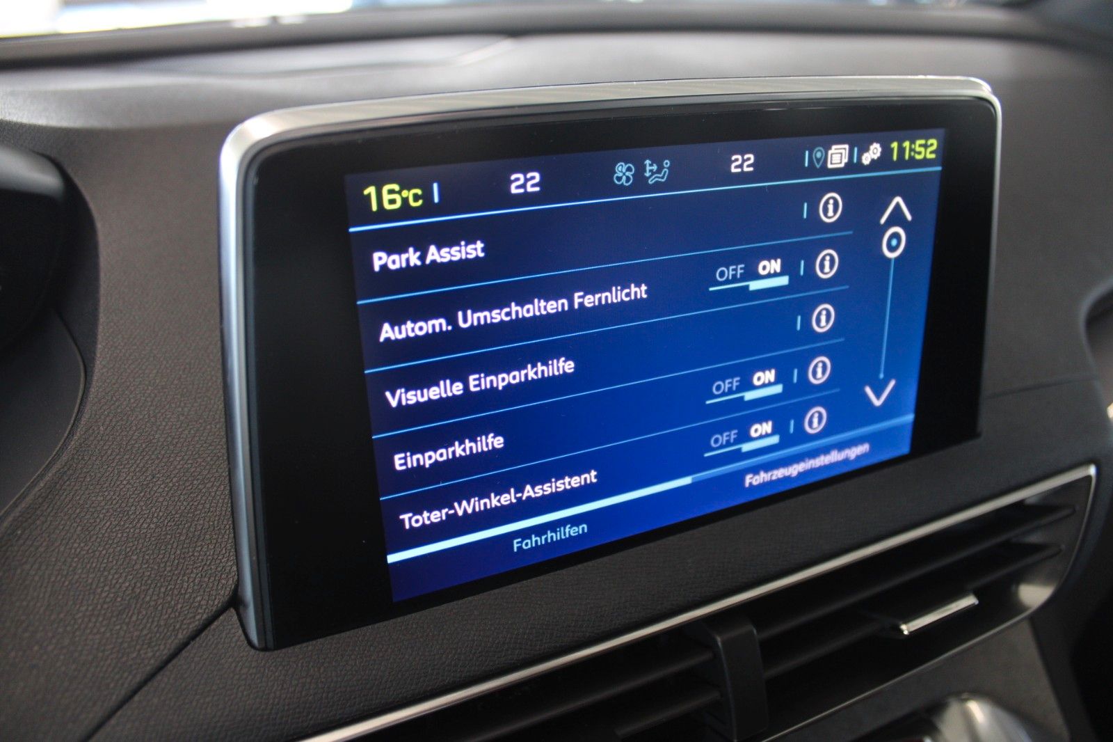 Fahrzeugabbildung Peugeot 3008 HYBRID4 300 e-EAT8 GT Full LED Panodach uvm