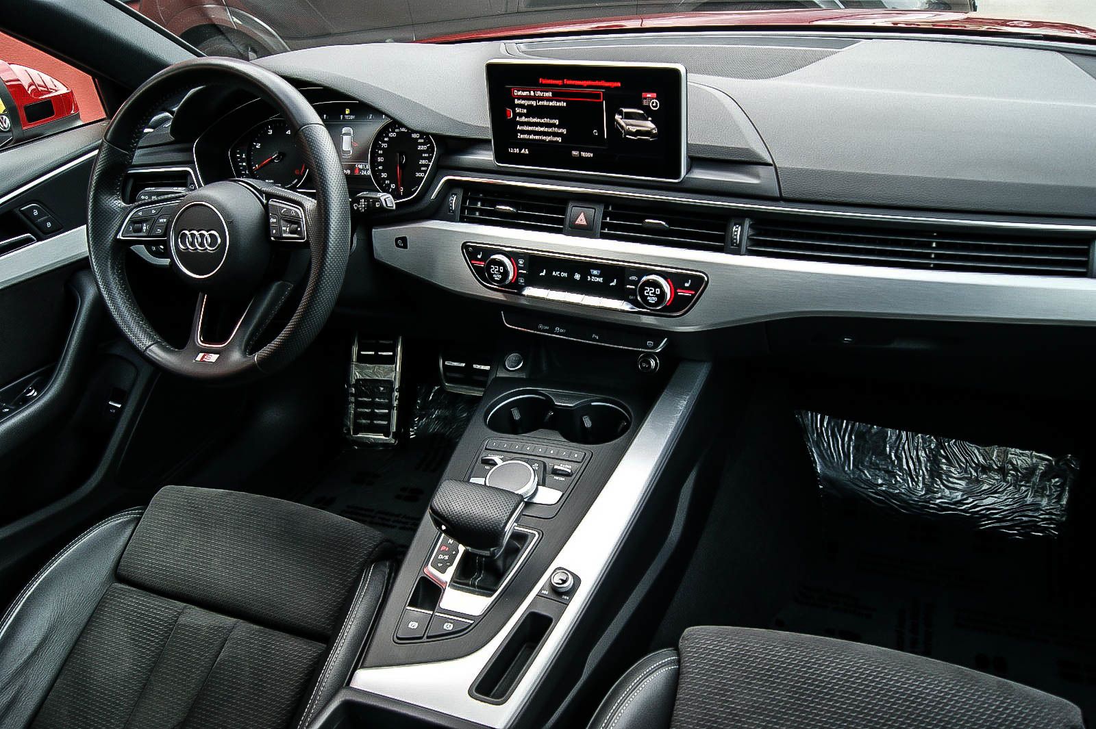 Fahrzeugabbildung Audi A4 Avant 20 TDI S-Line SPORT PANORAMA KAMERA DSP