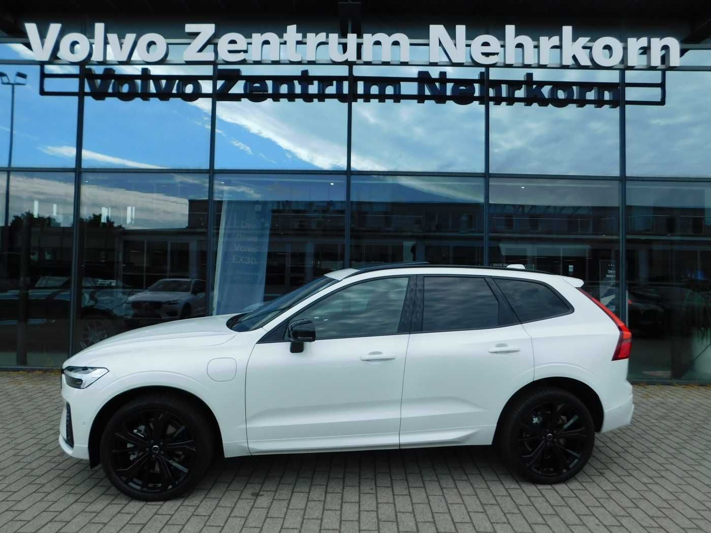 Fahrzeugabbildung Volvo XC60 T8 AWD Ultra Black Edit. 'HEAD-UP-DISPLAY'