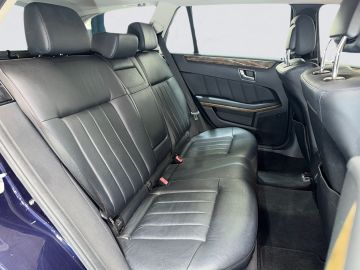 Mercedes E 220 - 12
