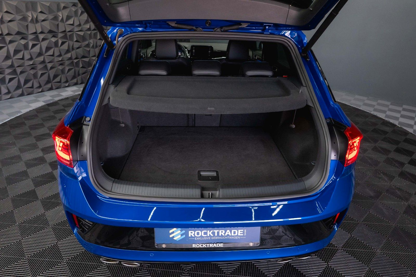 Fahrzeugabbildung Volkswagen T-Roc R 4Motion Black Design *ACC*Matrix*DAB+*