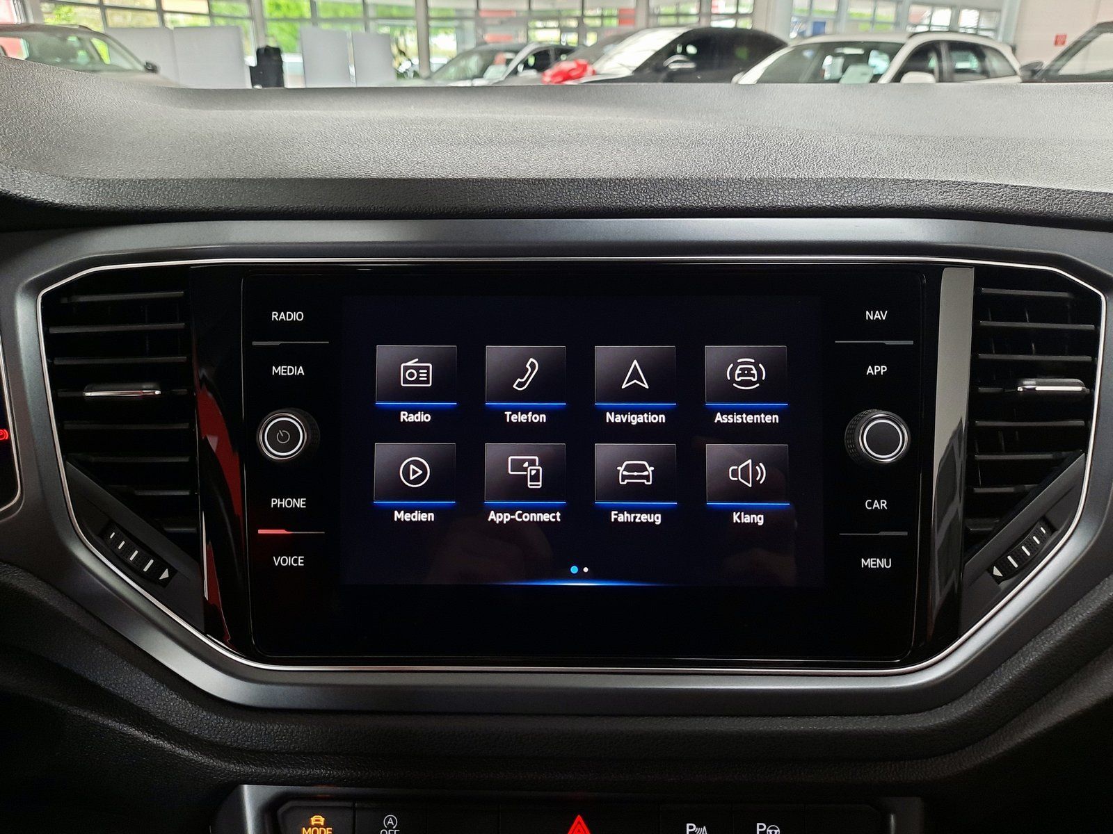Fahrzeugabbildung Volkswagen T-Roc Cabrio R-Line*AHK*Cam*Navi*LED*Sitzhzg*ACC