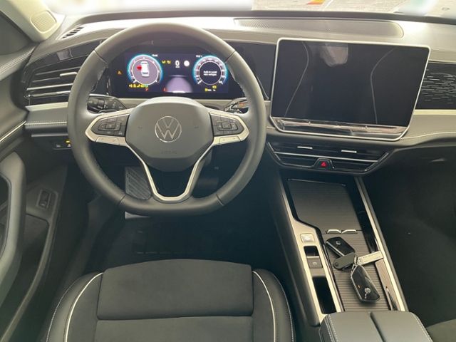 Fahrzeugabbildung Volkswagen Passat 2.0 TDI DSG  Elegance NAVI AHK GJR El.HEC
