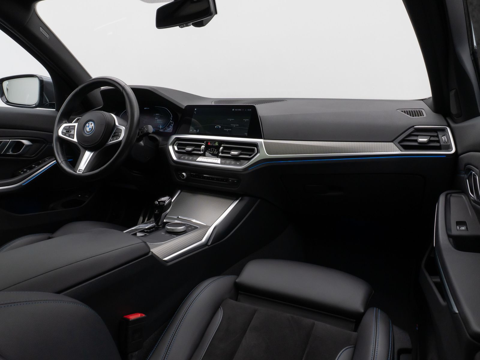 Fahrzeugabbildung BMW 330e M Sport Panorama Kamera Laser HUD DAB HiFi