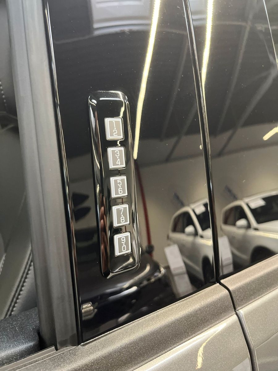 Fahrzeugabbildung Ford F-150 Lariat 5.0L V8 Supercrew 5,5" Black Ed.