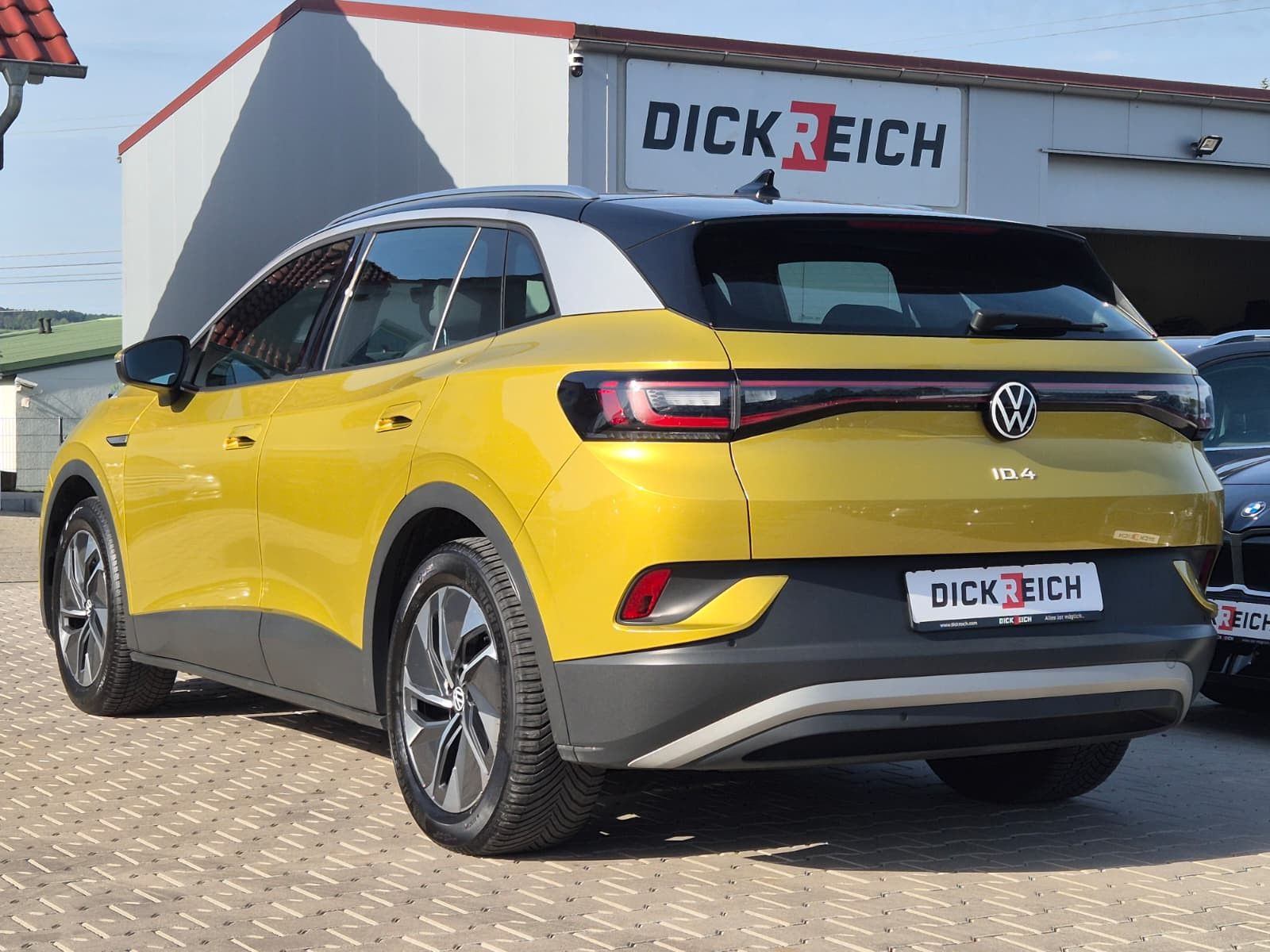 Fahrzeugabbildung Volkswagen ID.4 Pro Performance Life ACC*NAVI*AHK*LM 19"
