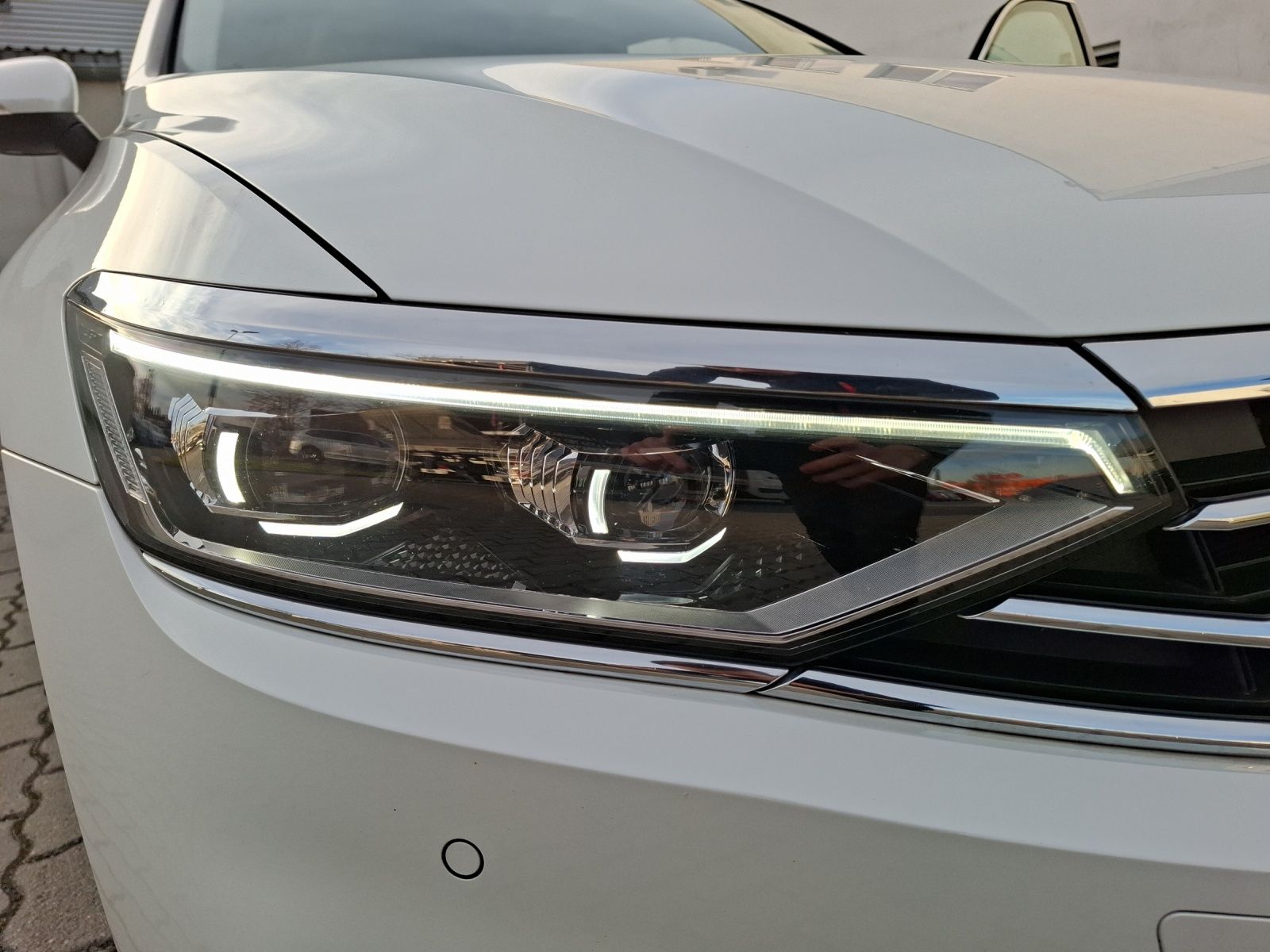 Fahrzeugabbildung Volkswagen Passat Variant TDI Elegance DSG Matrix Navi AID