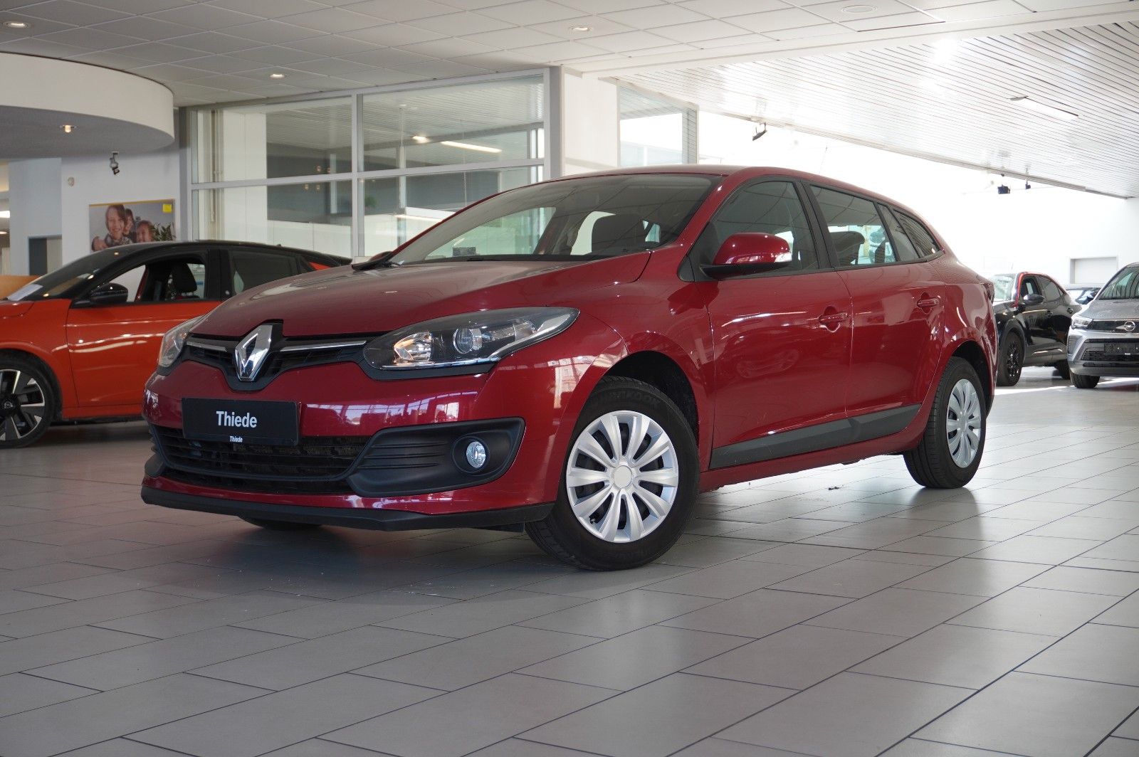 Fahrzeugabbildung Renault Megane Grandtour 1.6 AUTHEN. KLIMA/PDC/NEBEL/AHK