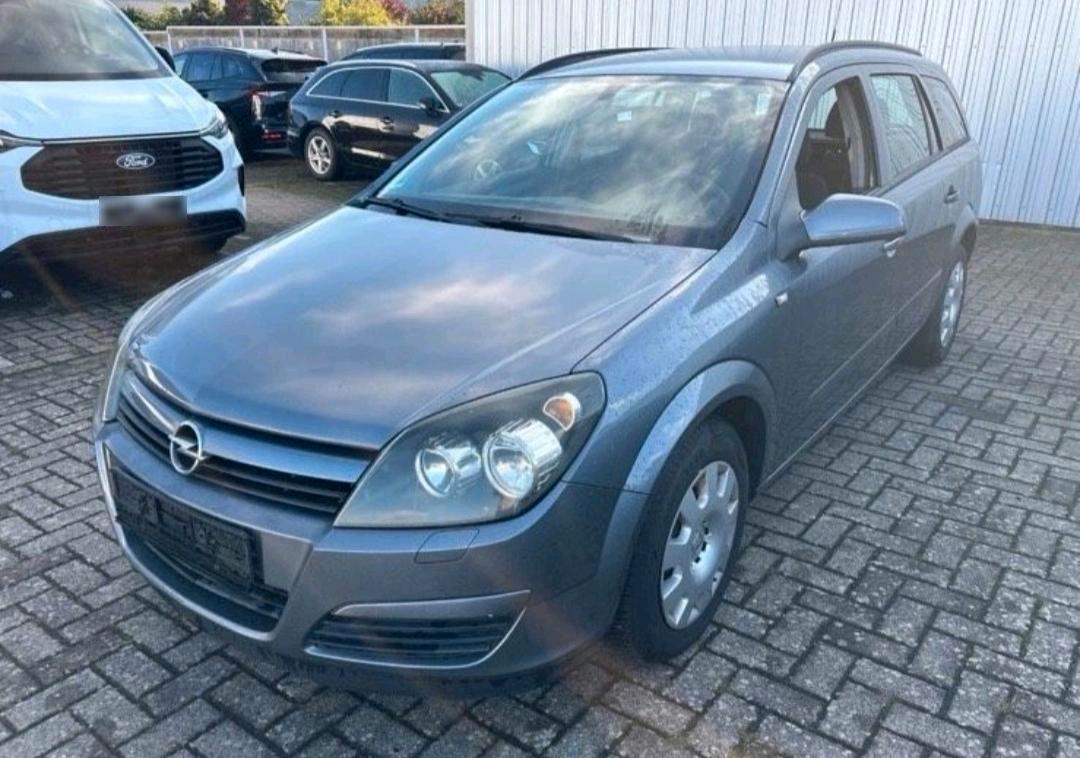 Opel Astra 2006 — rear view