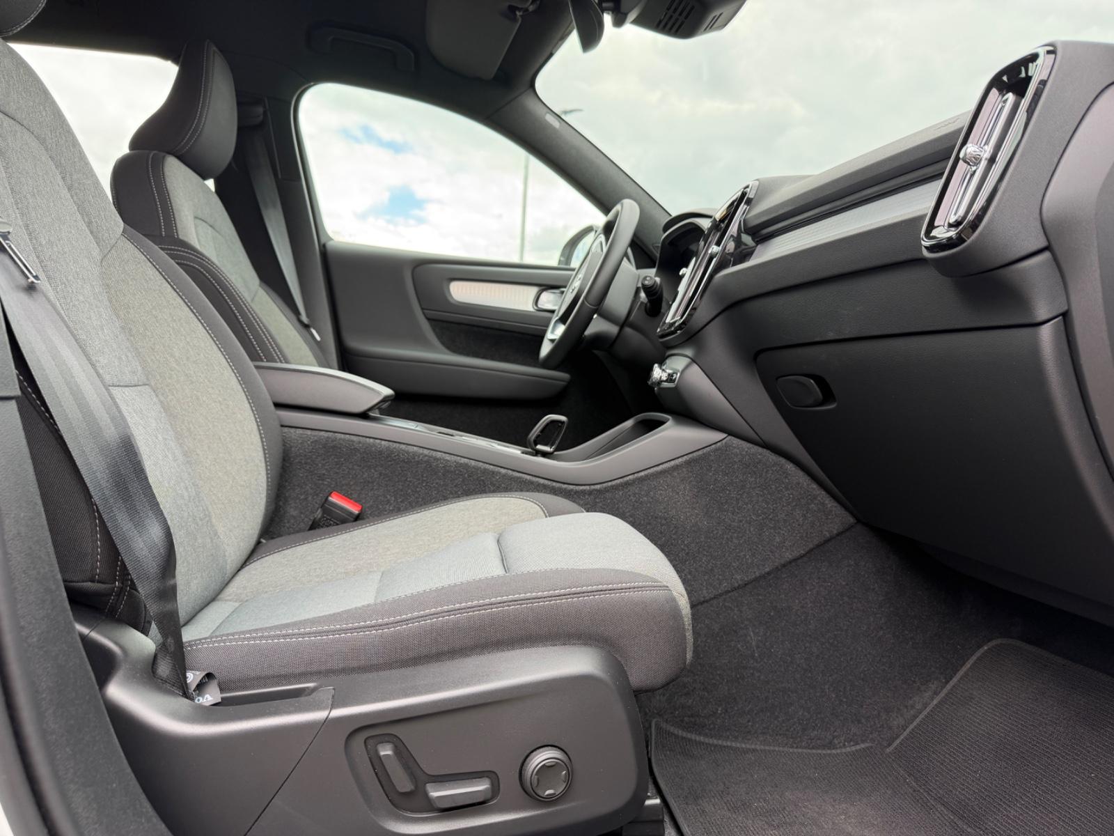 Volvo XC40 Plus Dark 2WD/Navi/Harman-Kardon