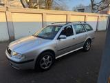 Skoda  Octavia 1.6 Benzin Klima  Automatik - Skoda Octavia aus 2004: Kombi