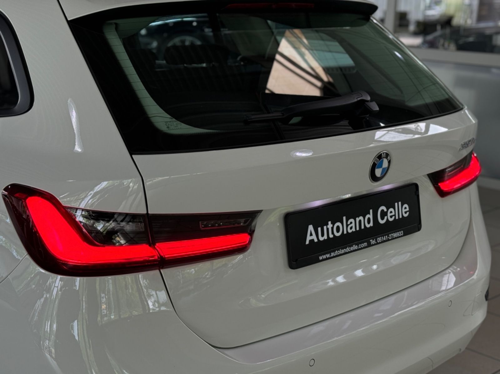 Fahrzeugabbildung BMW 330e Advantage DAB CockPit+ PDC Geschwindigkeit