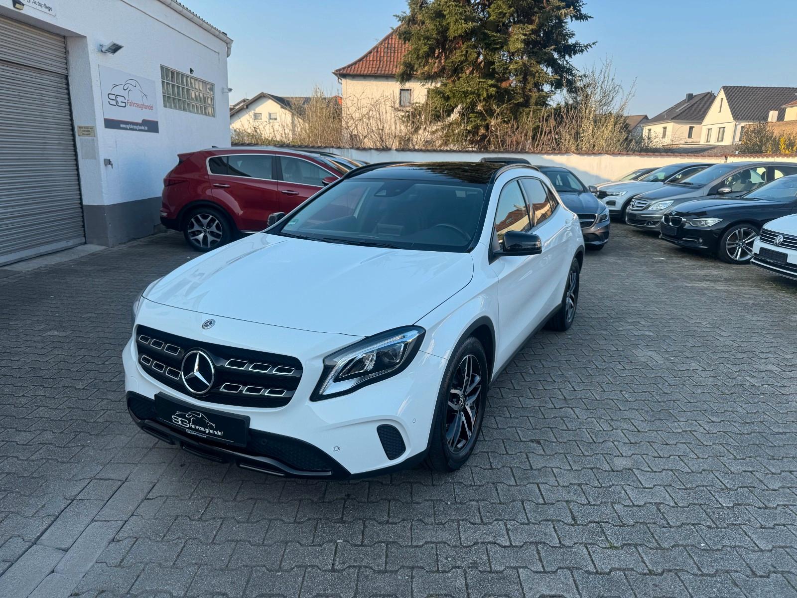 Mercedes-Benz GLA 180 *LED*PANO*NIGHT*PANO*NAVI*SHZ*