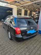 Toyota toyota d4d 2.0 - Toyota Avensis in Leverkusen