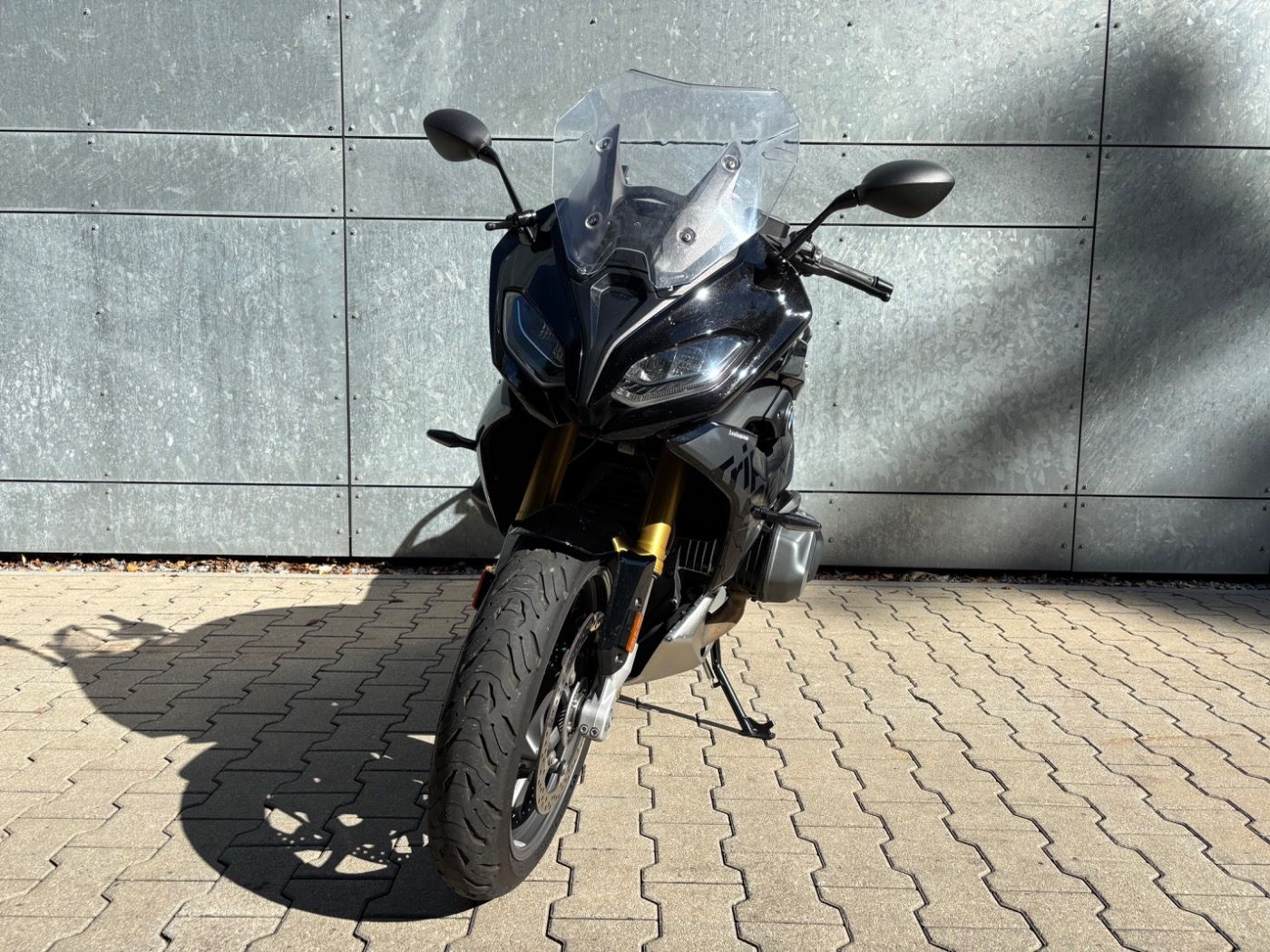 Fahrzeugabbildung BMW R 1250 RS Style Triple Black 3 Pakete Notruf