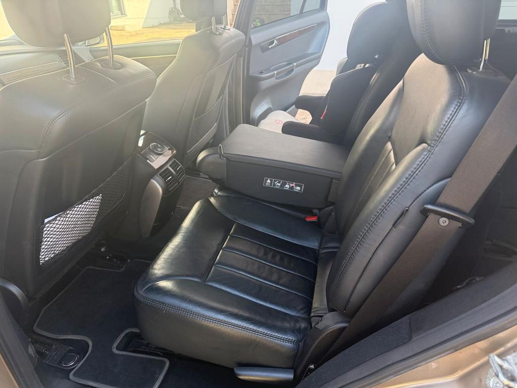 Mercedes-Benz E 320
