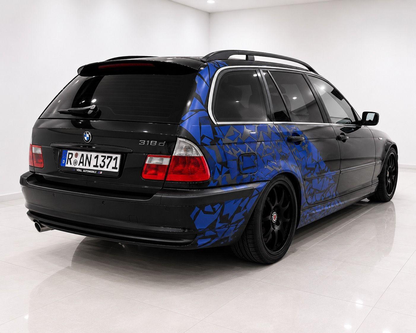 BMW 318 2004 — rear view
