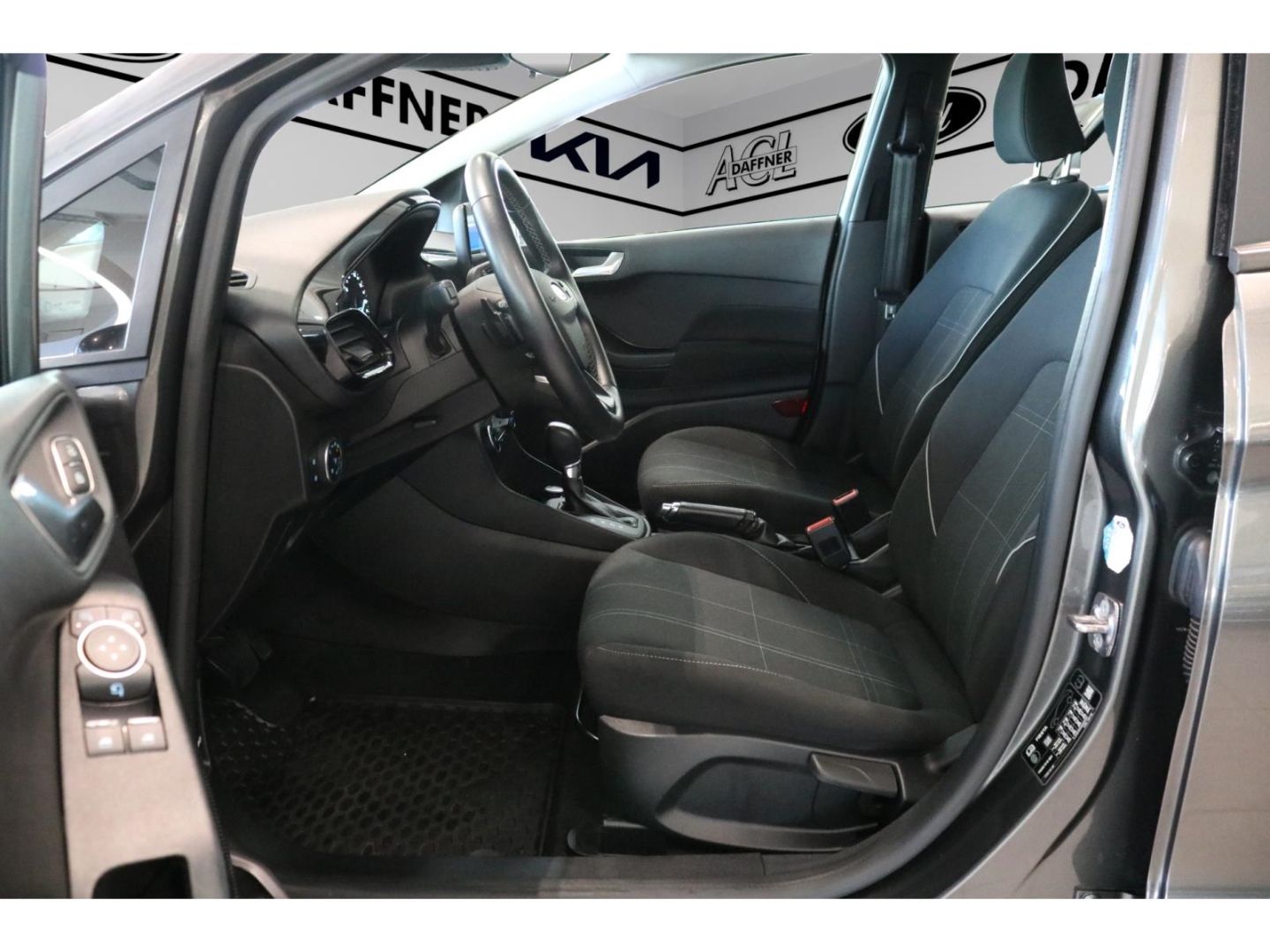Fahrzeugabbildung Ford Fiesta Trend Apple CarPlay Android Auto WLAN Spu