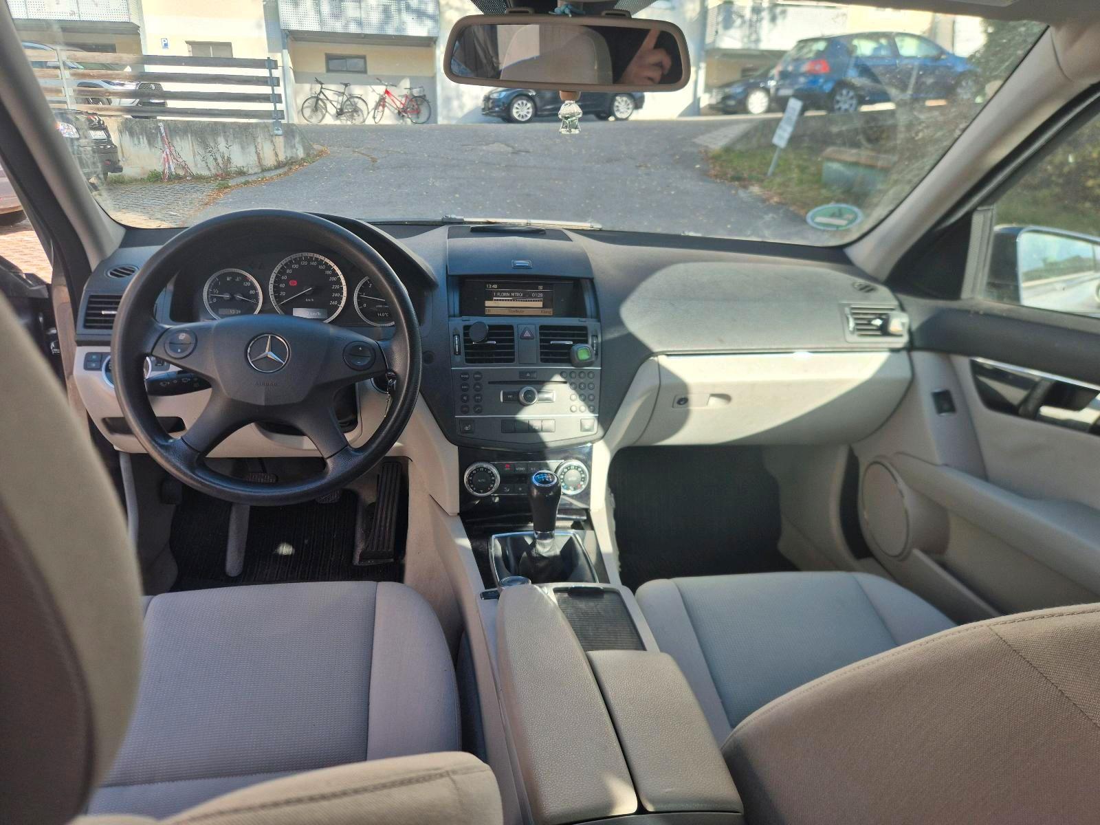 Mercedes-Benz C220 2010 — photo 10