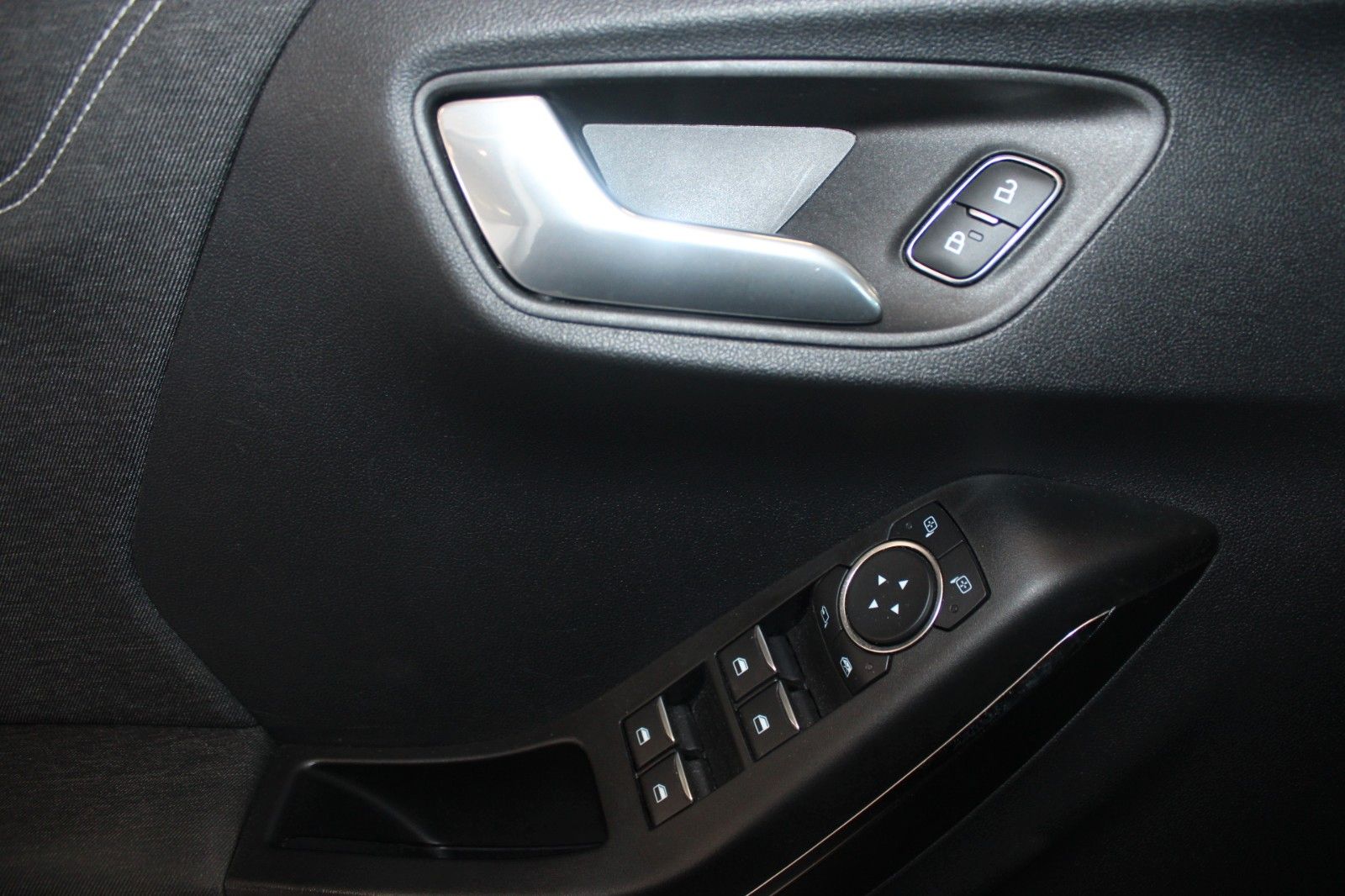 Fahrzeugabbildung Ford Puma Titanium Automatik NAVI LED WinterPaket uvm