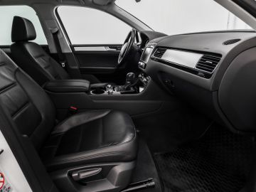 Volkswagen Touareg - 11