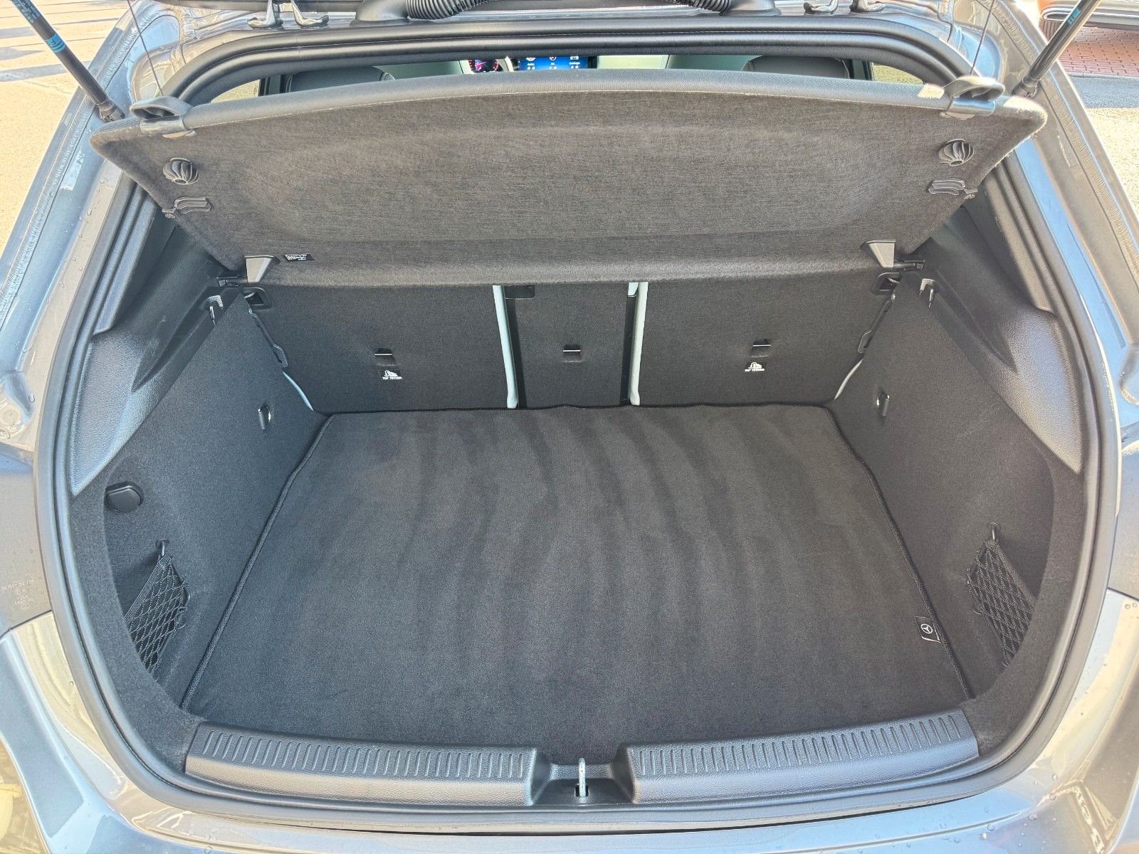 Fahrzeugabbildung Mercedes-Benz A 250 4Matic+AMG+AHK+Ambiente+RKF+Leder