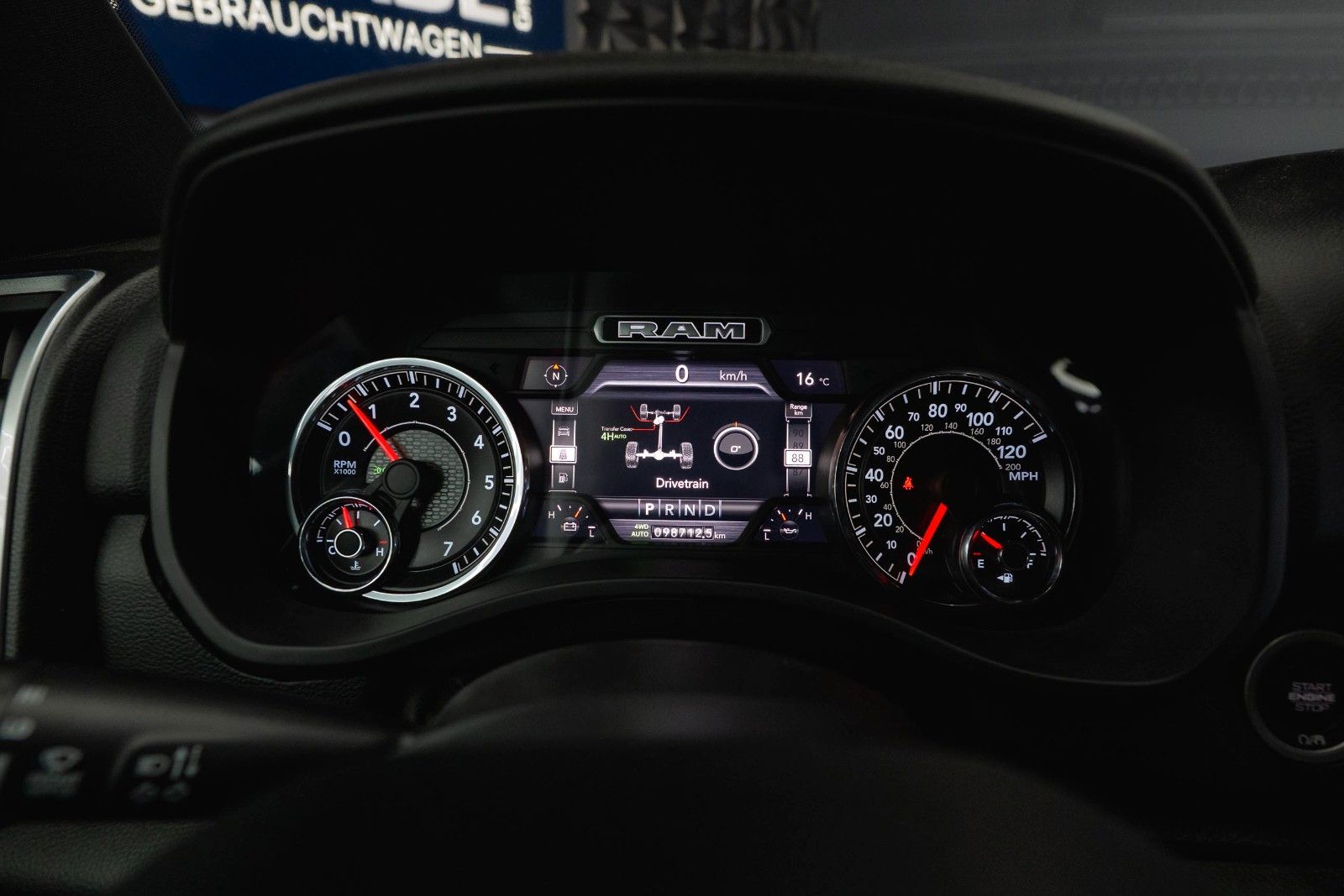 Fahrzeugabbildung Dodge RAM 5.7 V8 HEMI 4x4 Offroad Night-Edition LPG