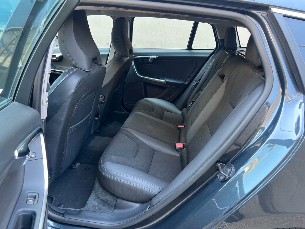 Volvo V60 2012 — photo 14