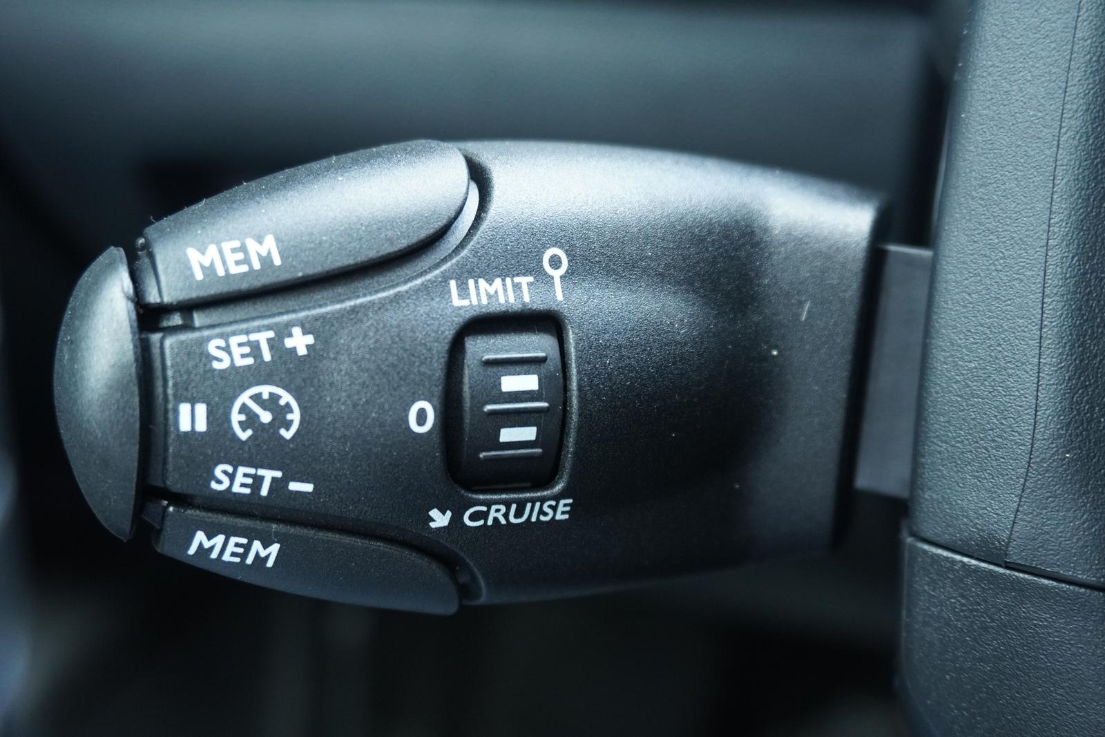 Peugeot 2008 1.2 PureTech LED Navi Kamera