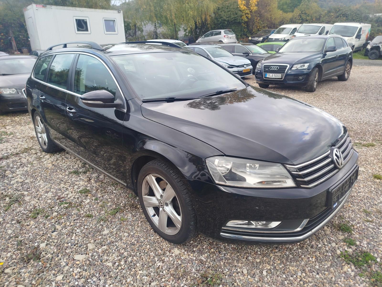 Volkswagen Passat 2013 — rear view